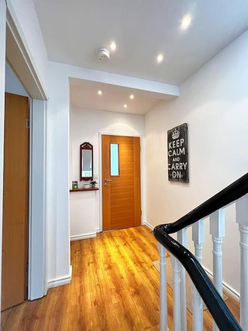 True Colours Apartment In Central Location Бангор Екстериор снимка