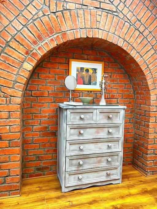 True Colours Apartment In Central Location Бангор Екстериор снимка